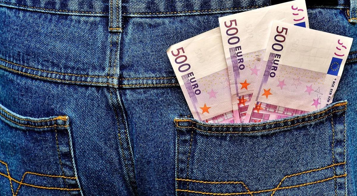 Jak rozliczyć kilka miesięcy pracy za granicą?