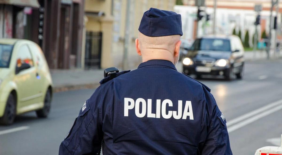 Atak na policjanta we Wrocławiu. Powalili go na ziemię i dusili