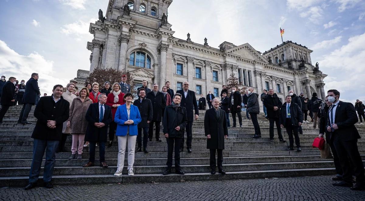 "Wielka popularność idzie w parze z ograniczoną władzą". Steinmeier doczeka się reelekcji?