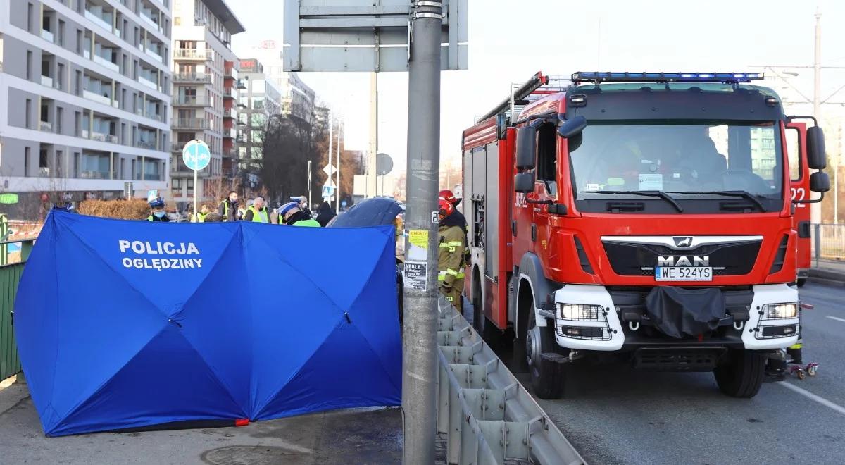 Warszawa: śmiertelny wypadek z udziałem pieszych. Samochód wpadł na chodnik