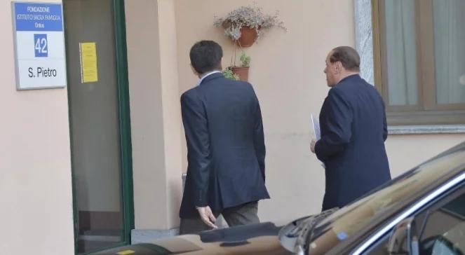 Berlusconi rozpoczął pracę w ośrodku opieki. Nie wolno mu "rozweselać" podopiecznych