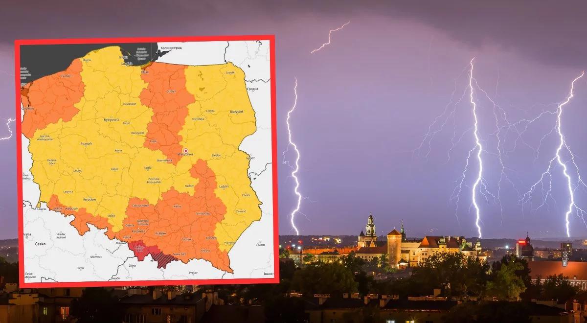 Ulewy i burze z gradem. Przed nami bardzo niebezpieczna noc. Cała Polska w alertach IMGW