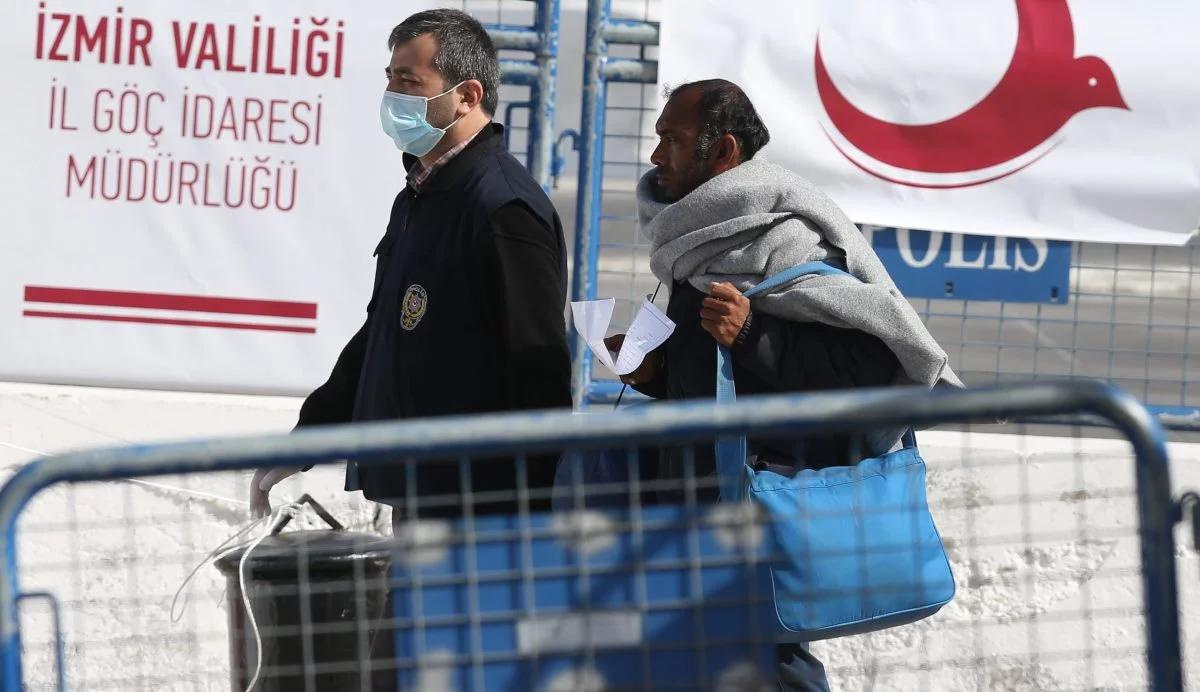 Komisja Europejska uważa, że odsyłanie migrantów do Turcji jest zgodne z prawem