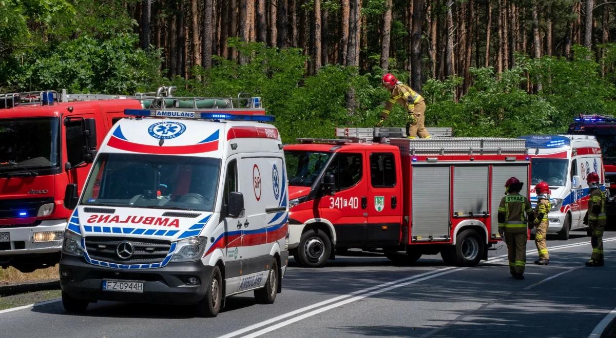 Wypadek niedaleko Zwolenia. Ciężarówka zderzyła się z osobówką, trzy kobiety w szpitalu