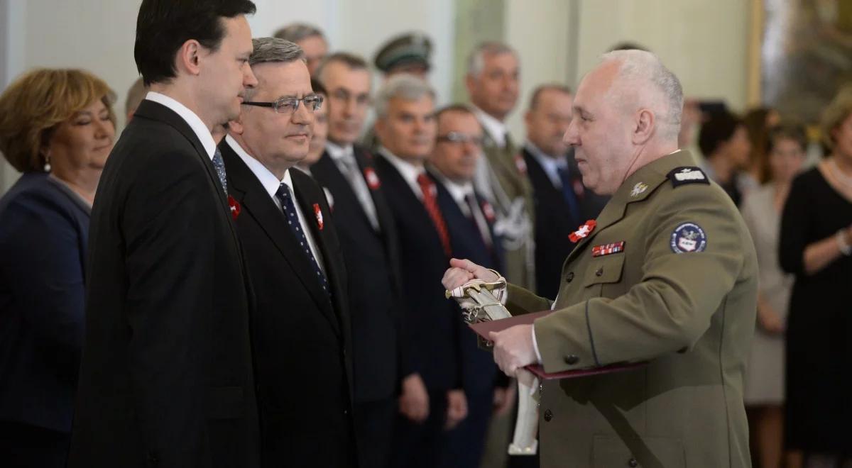 Prezydent wręczył nominacje generalskie. "Służymy biało-czerwonej"