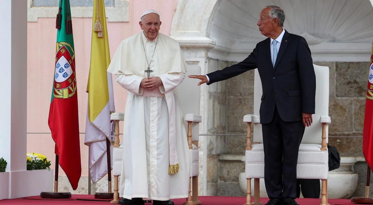 Światowe Dni Młodzieży. Papież Franciszek jest już w Lizbonie. Tłumy na trasie przejazdu