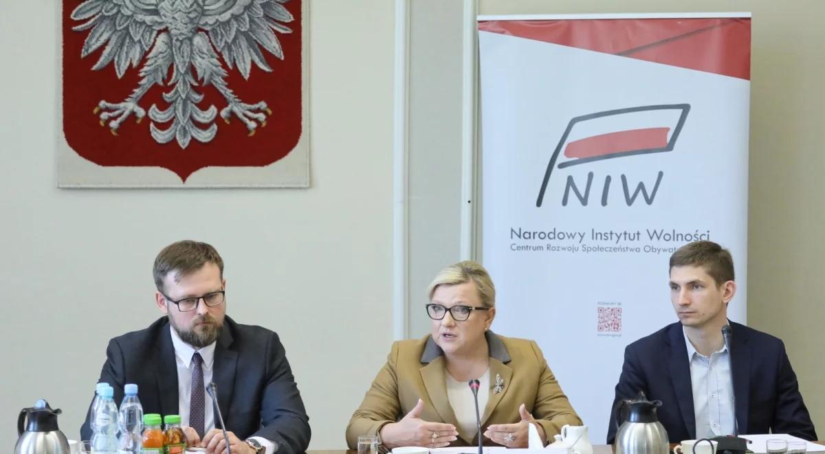 Spotkanie pomocowych organizacji pozarządowych z minister Beatą Kempą w Kancelarii Premiera