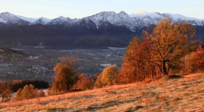 Idziesz w góry? Pamiętaj o polarze i latarce