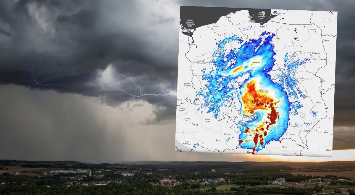 Uwaga! Synoptycy ostrzegają przed burzami w centrum i na wschodzie kraju. Lokalnie mogą pojawić się trąby powietrzne