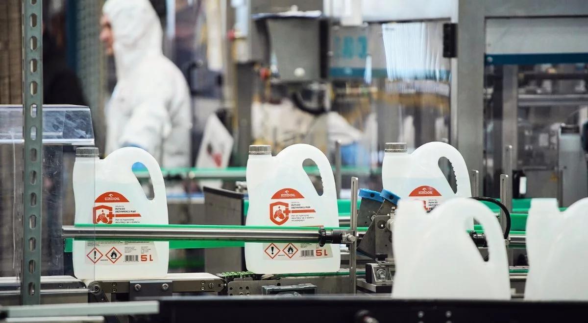 "3 miliony litrów miesięcznie". PKN Orlen ruszy z produkcją płynu do dezynfekcji