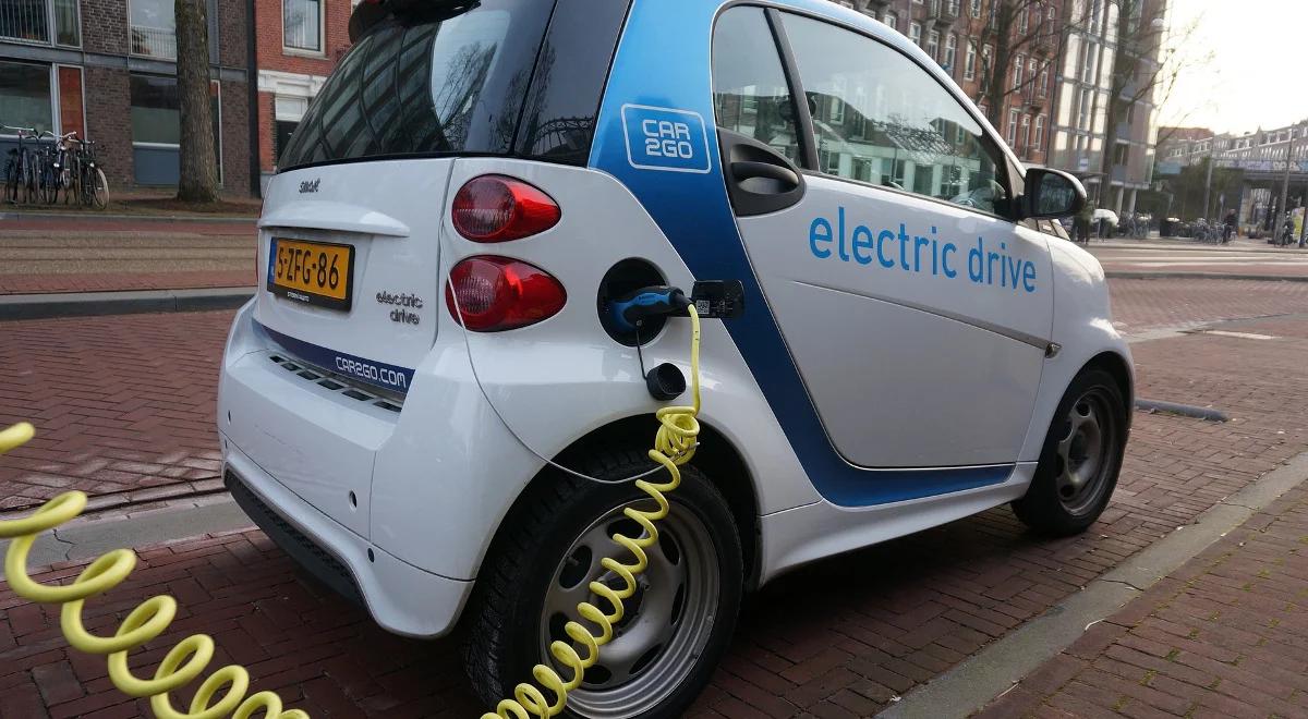 Orlen i Lotos powalczą o kierowców aut elektrycznych?
