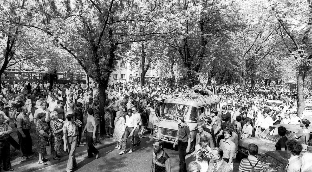 Pogrzeb Grzegorza Przemyka. Manifestacja przeciw komunistycznej zbrodni