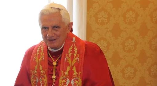"Benedykt XVI jest gorszym papieżem"