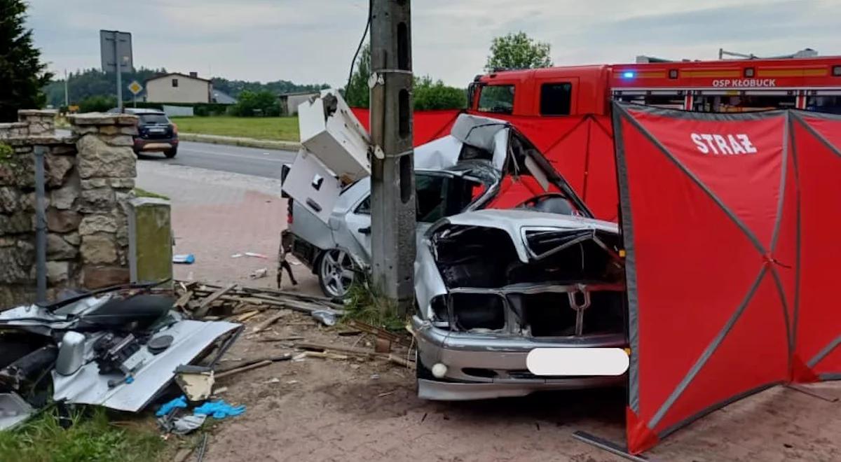 18-latka nie żyje, auto całkowicie roztrzaskane. Dramat na drodze