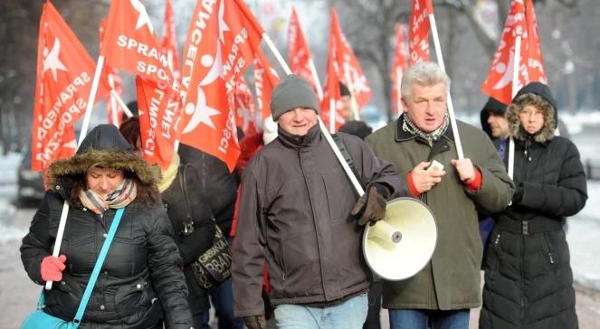 Protest rodziców niepełnosprawnych dzieci przed Kancelarią Premiera i Sejmem