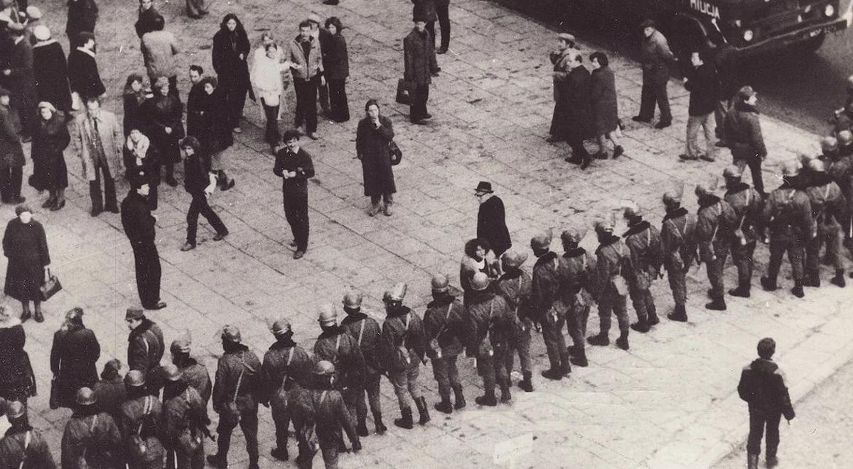35 lat temu zdelegalizowano „Solidarność”. Rozmowa z historykiem