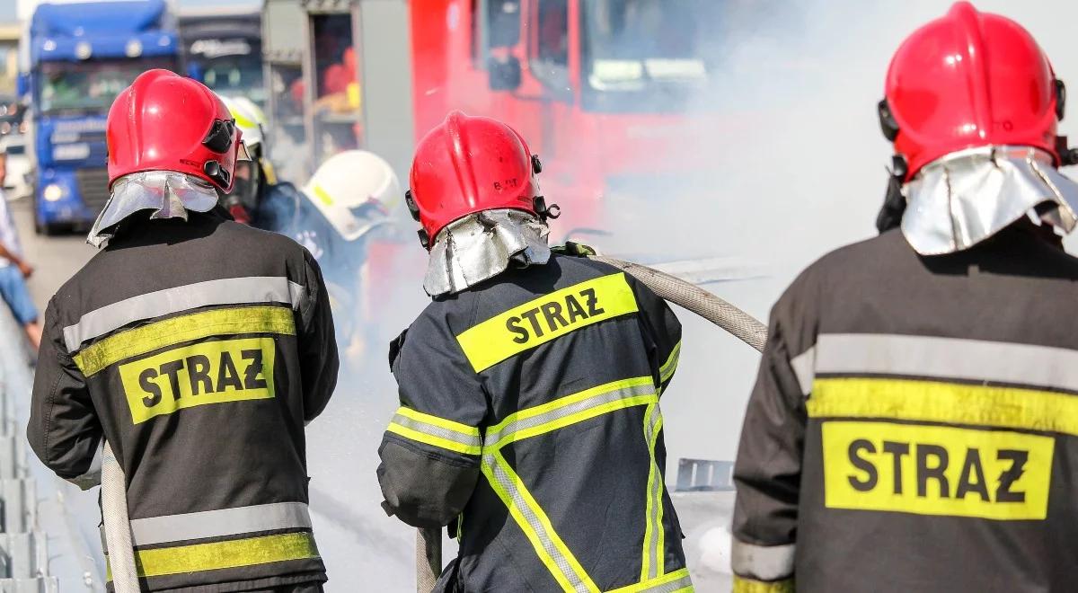 Płonie rozlewnia gazu w Krakowie. Na miejscy pracuje kilkanaście zastępów straży pożarnej