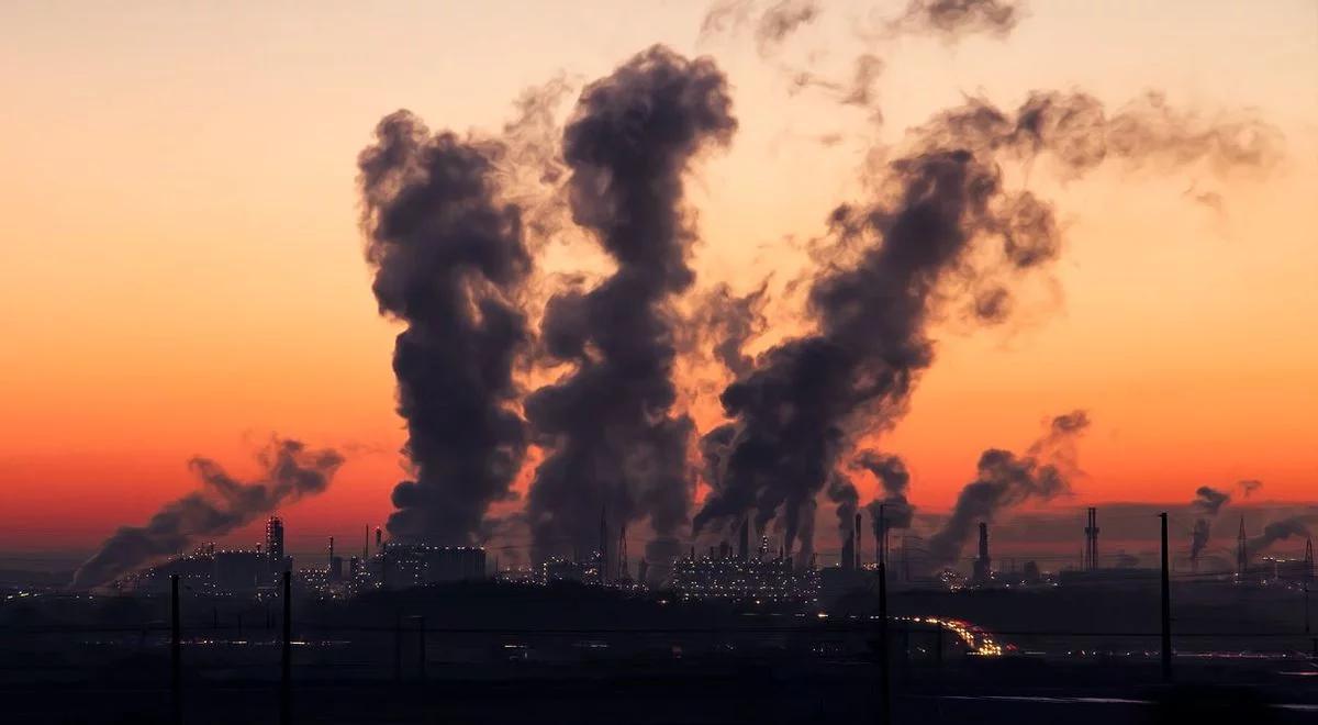 Jeśli dusi smog, to można jechać za darmo. Zapłaci metropolia