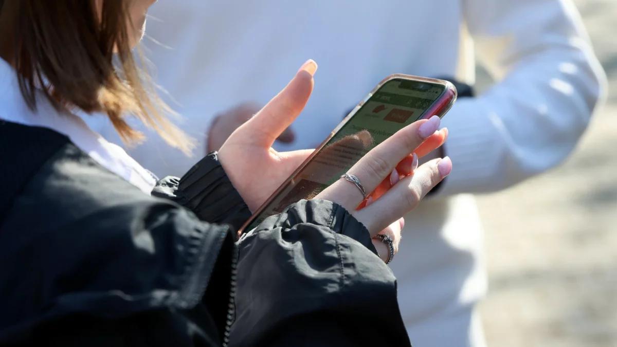 Portugalia wprowadza zakaz smartfonów w szkołach. "Poprawia wyniki i relacje"