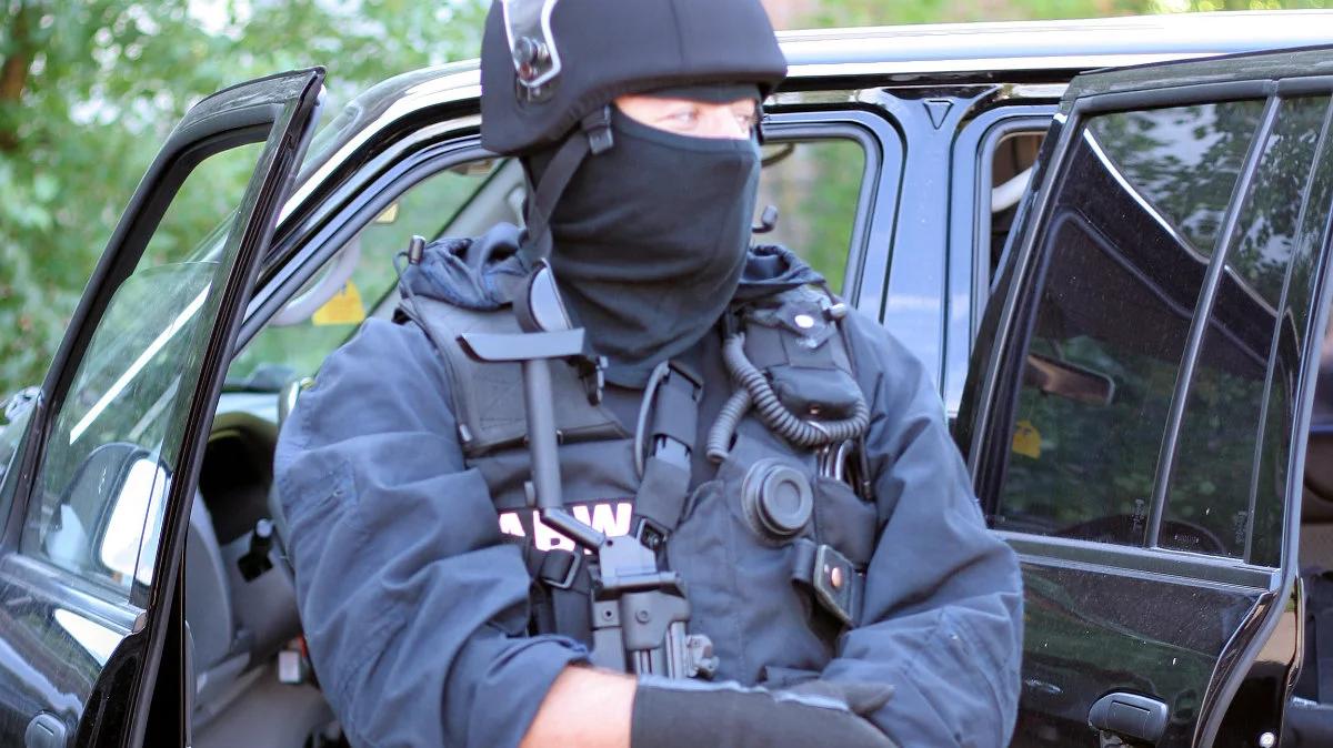 Produkowali przedmioty propagujące nazizm. Cztery osoby w rękach ABW