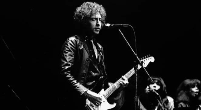 Bob Dylan w końcu odbierze literacką Nagrodę Nobla. Uroczystość "w małej grupie i na osobności"