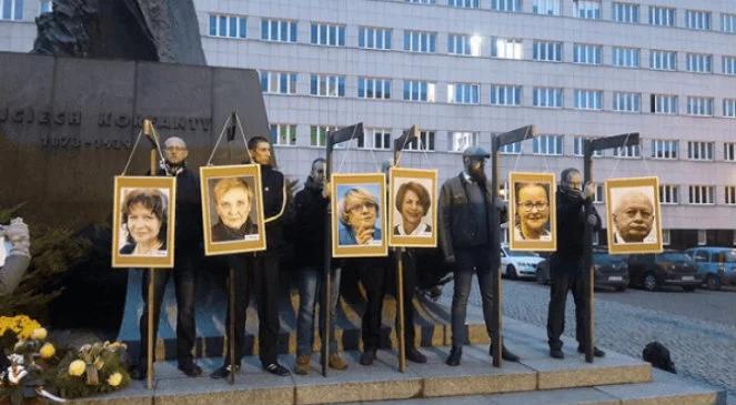 Śledztwo ws. europosłów na szubienicy umorzone. S. Kaleta: prawo jest jasne