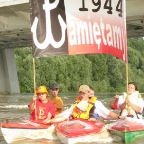 Powstanie Warszawskie: uczczą bohaterów spływem kajakowym 