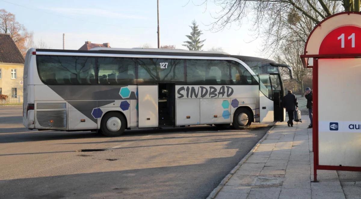 Polski autokar dachował w Niemczech. Na miejsce jedzie pojazd zastępczy