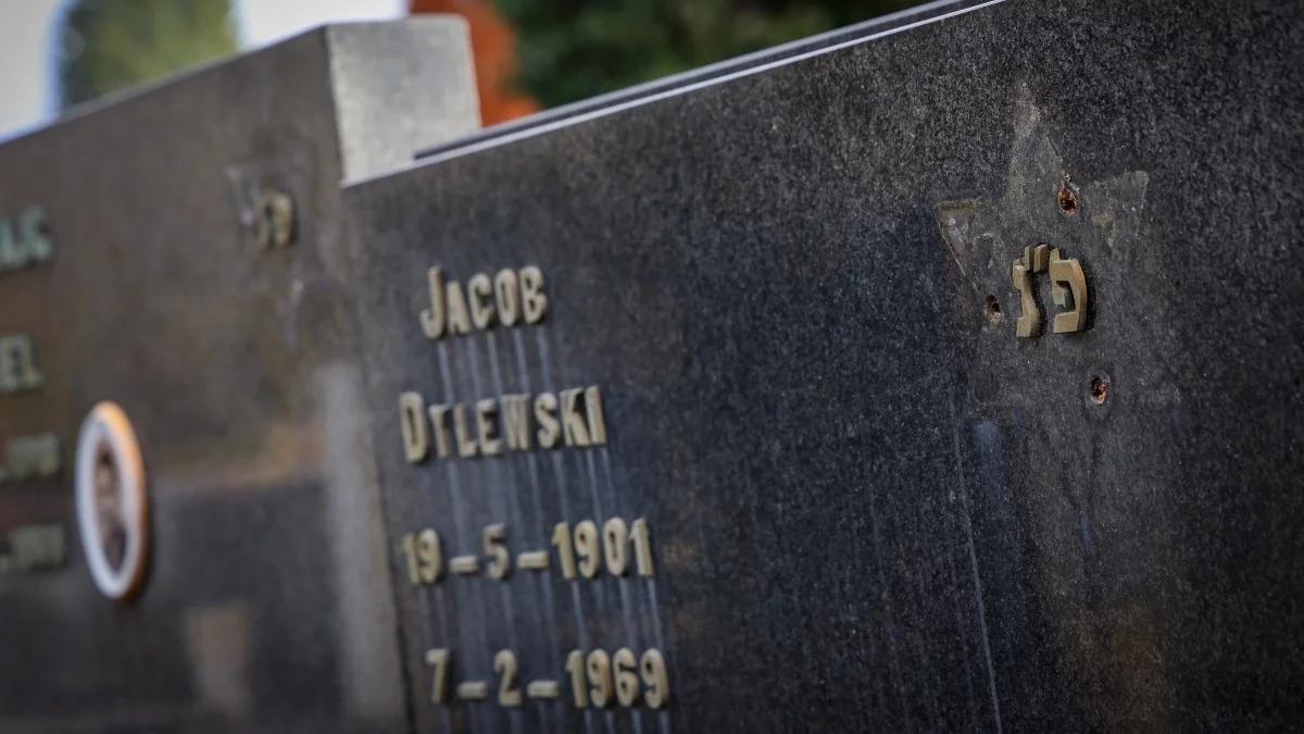 Dewastacja żydowskich grobów w Belgii. Wyrwano z nich gwiazdy Dawida