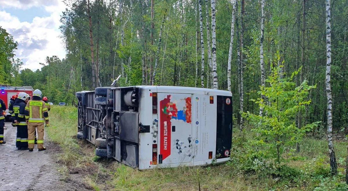 Dzieci ranne w wypadku szkolnego autokaru pod Radomiem. W środku było 40 osób