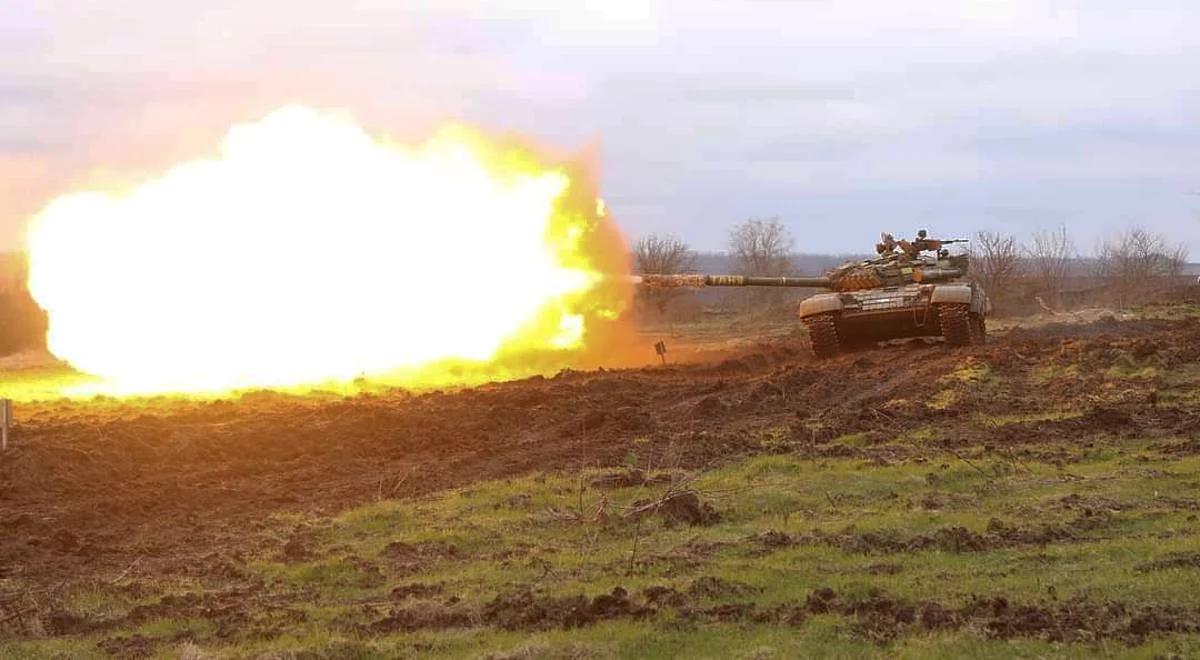 Ukraina powstrzymuje natarcie wroga. Po rosyjskich atakach rakietowych uderzyła w 10 baz ze sprzętem