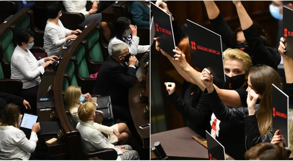 Ostra debata w Sejmie ws. aborcji. Parlamentarzystki PiS ubrane na biało, opozycji - na czarno