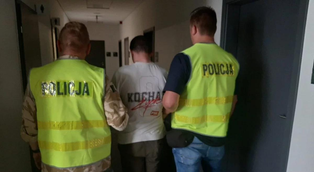 Łódź: dewastacja zabytkowych drzwi katedry. Policja zatrzymała sprawcę