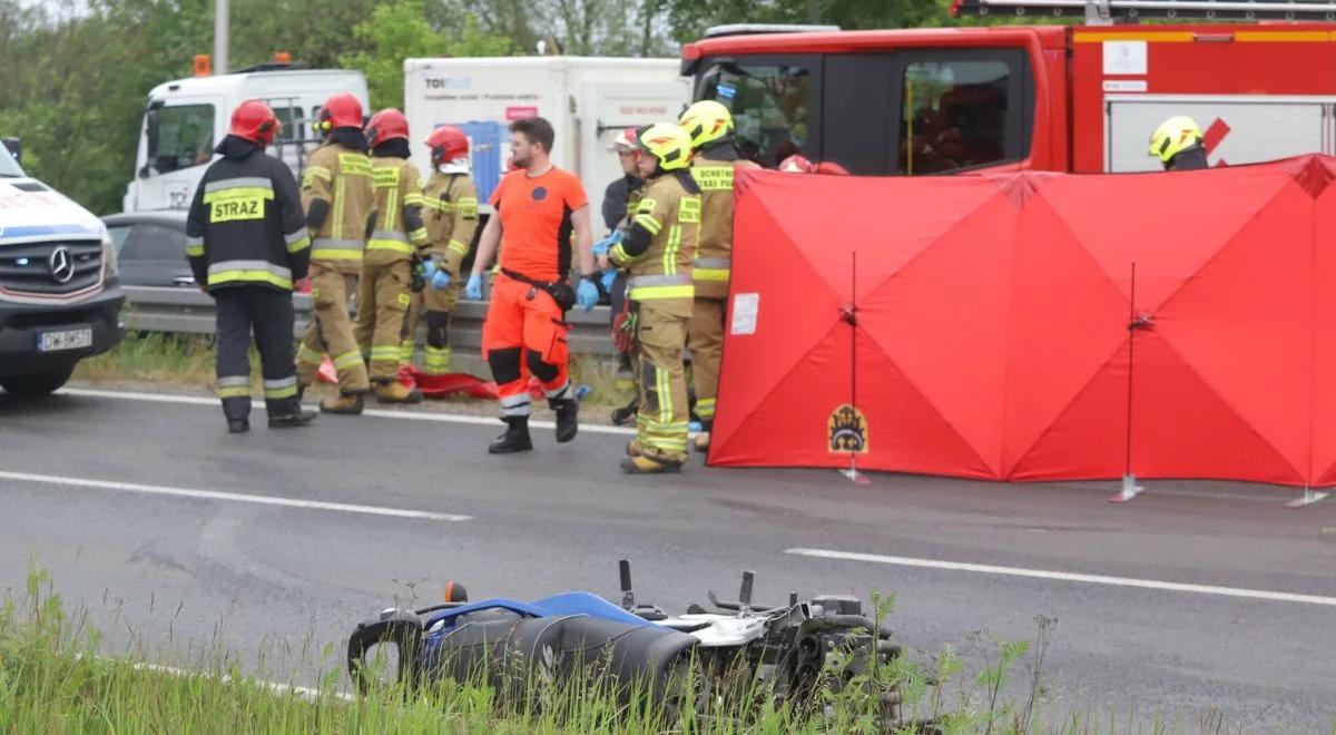 Motocykl rozpadł się na dwie części. Tragiczny wypadek we Wrocławiu