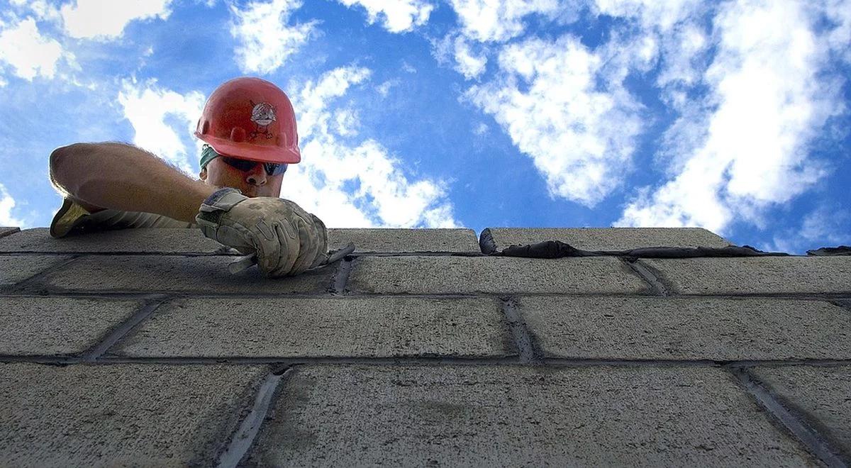 Ekspert: wydajność pracy nie nadąża za wynagrodzeniami