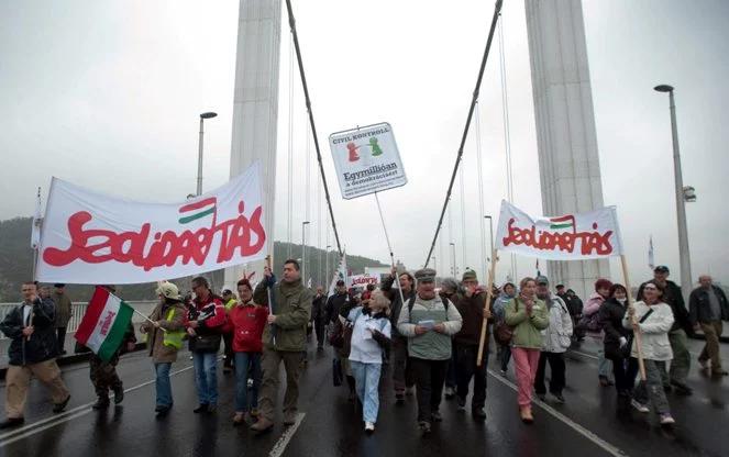 Budapeszt: tysiące protestowały przeciw Orbanowi