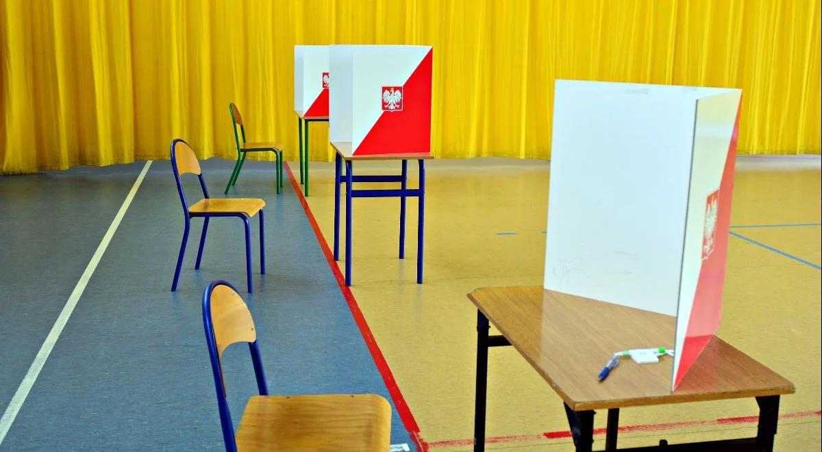 Wybory samorządowe 2024. Ilu kandydatów na radnych zgłosiły poszczególne komitety?