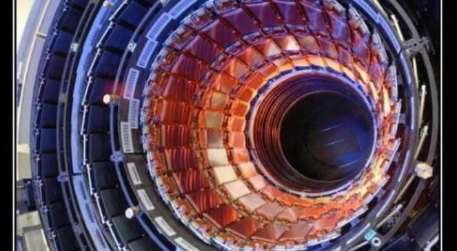 Cząstki w Wielkim Zderzaczu Hadronów przyspieszają