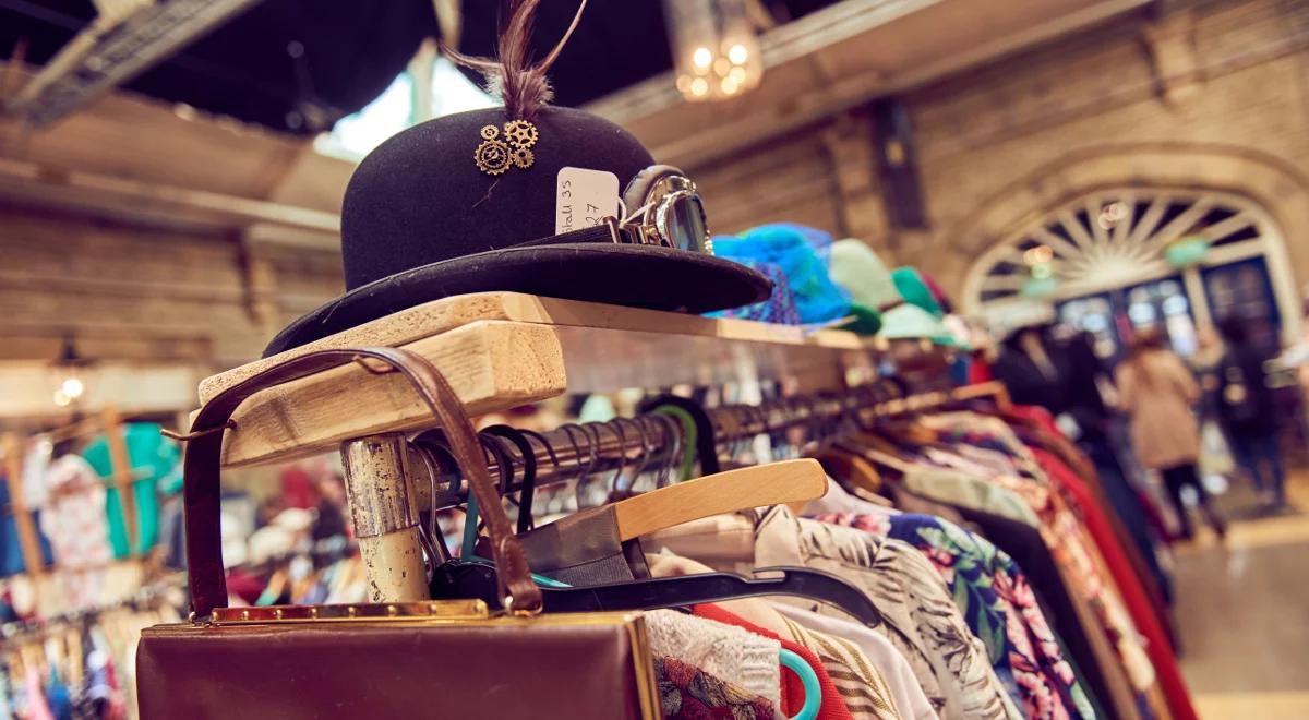 Moda a zakupy. Nasze zwyczaje dotyczące ubrań się zmieniają
