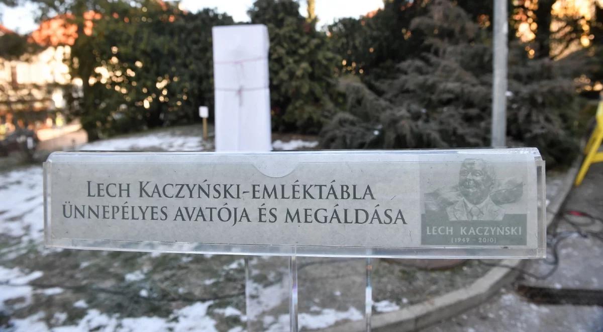 "Orędownik przyjaźni polsko-węgierskiej". W Veszprem odsłonięto tablicę poświęconą Lechowi Kaczyńskiemu