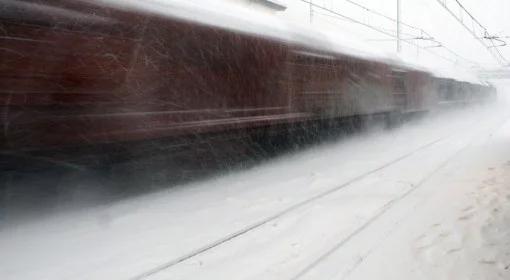 Oblodzenia i awarie na kolei w całym kraju