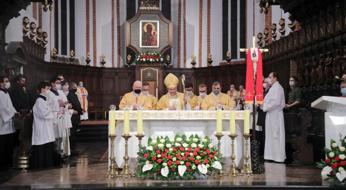 Uroczystości rocznicowe katastrofy smoleńskiej. Msza święta w intencji ofiar