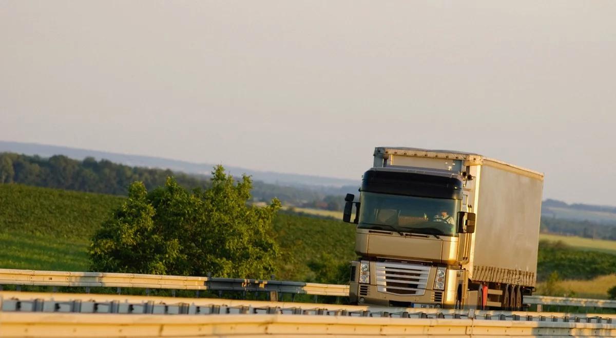 Ukraina odblokuje 25 lutego tranzyt ciężarówek z Rosji