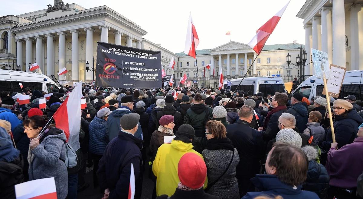 "Debata poranka". Karta LGBT i edukacja seksualna w polskich szkołach. Komentarze