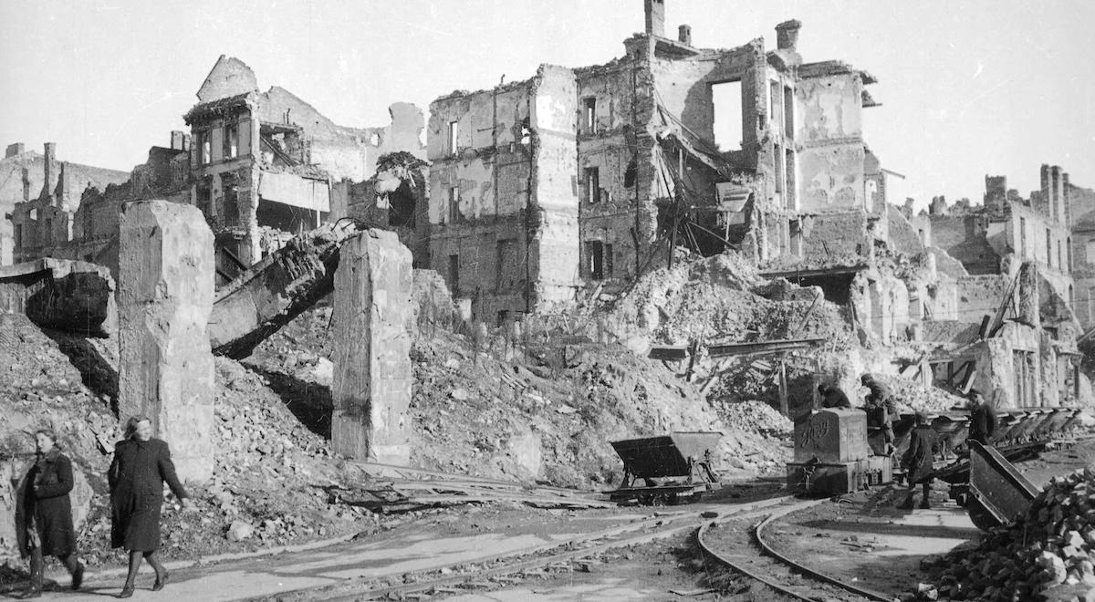 "Konsekwencja w rujnowaniu miasta". Wiktor Cygan o losach Warszawy po 1939 r.