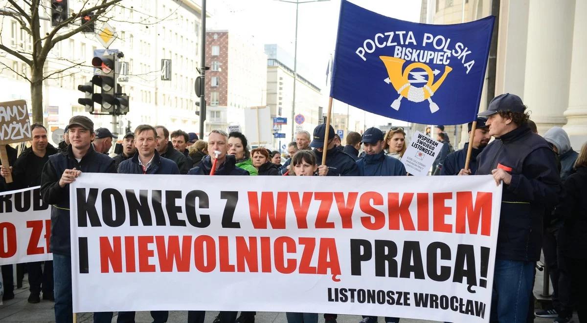 Protest pocztowców w Warszawie. Domagali się podwyżek i poprawy warunków pracy