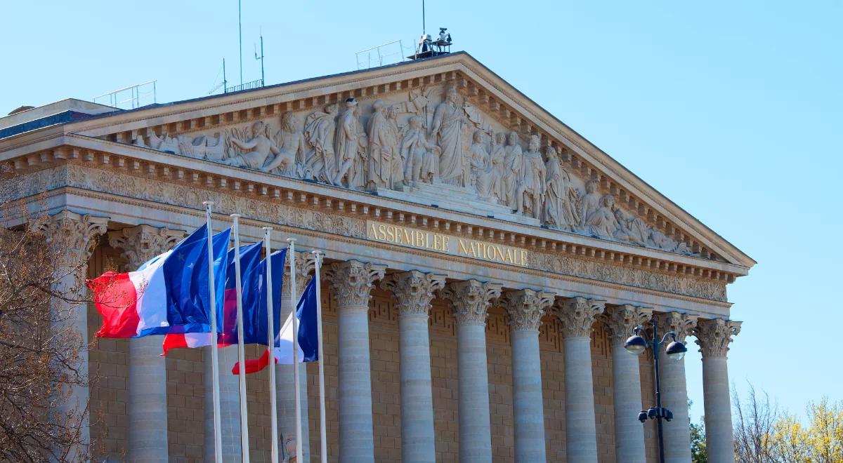 Francja zaostrza przepisy dot. imigrantów. Parlament przyjął nową ustawę