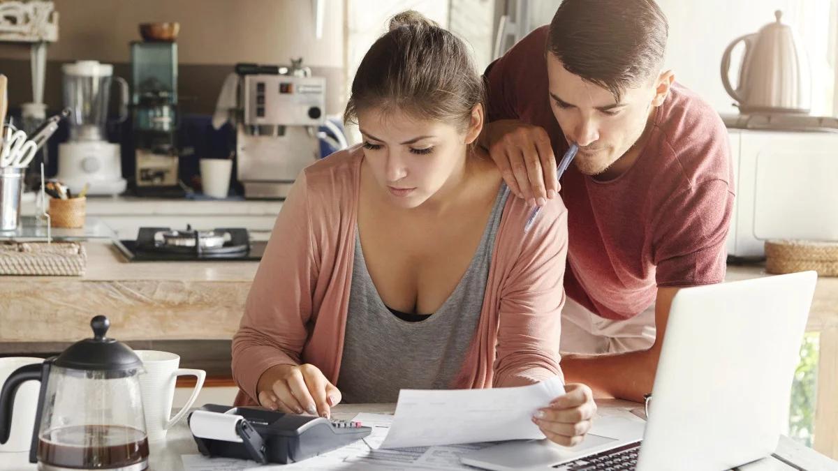 Finanse w związku. Kobiety częściej przejmują kontrolę nad bieżącymi wydatkami