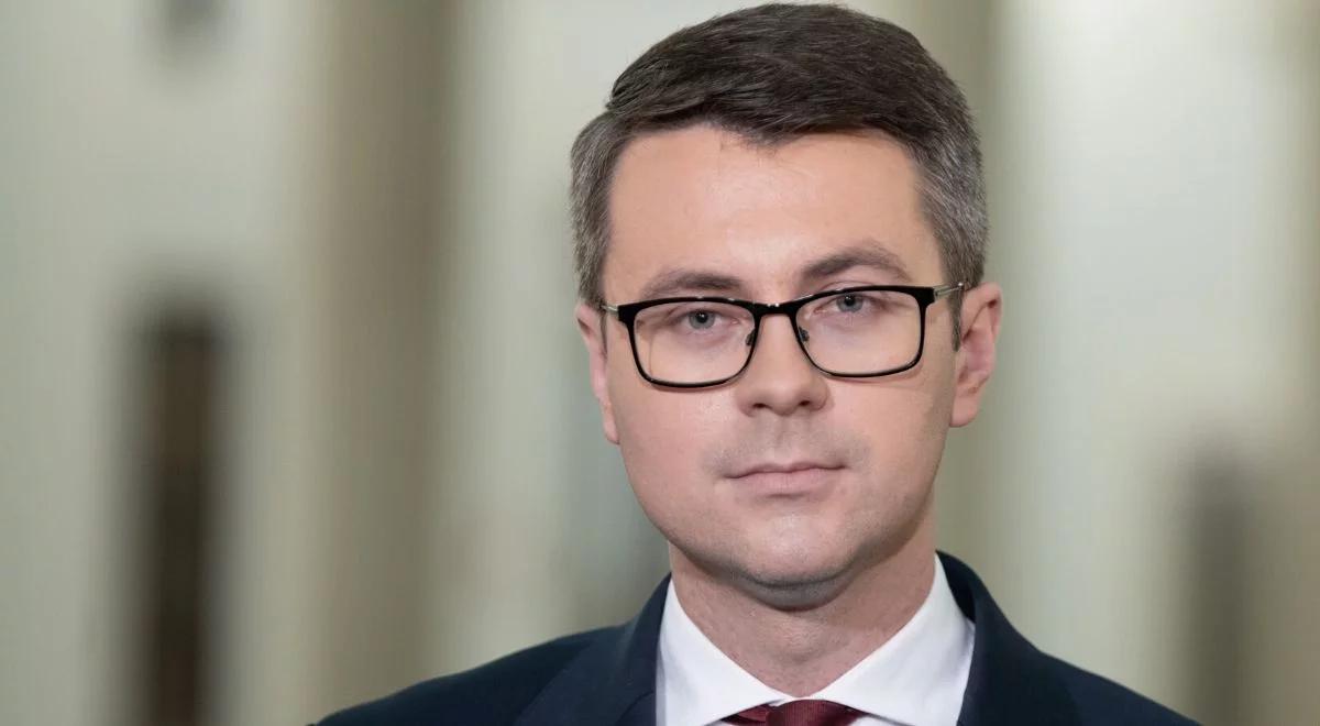 Przyjęcie ustawy budżetowej. Müller: dowód na to, że Zjednoczona Prawica ma stabilną większość w Sejmie 