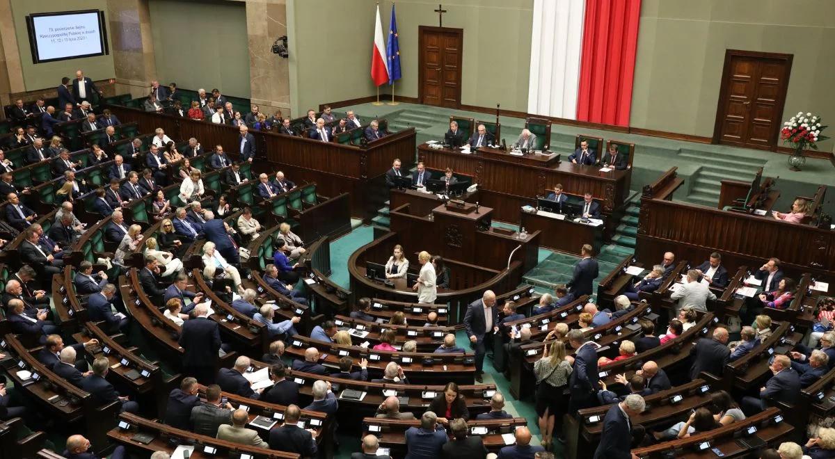 PiS znacznie przed KO. Potężny wzrost poparcia